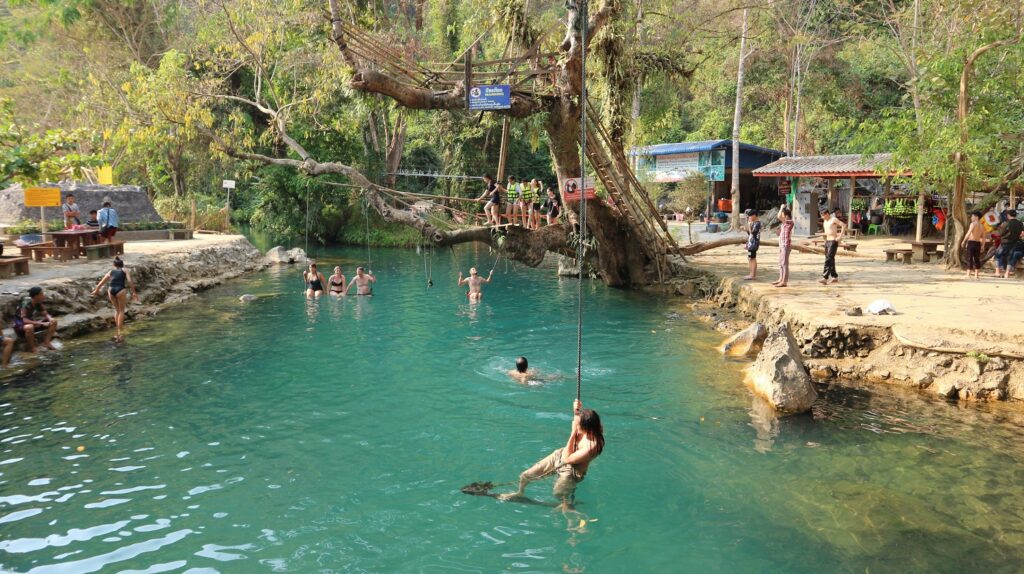 blue lagoon vangvieng